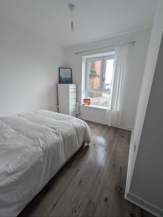 Bright, cosy flat in quiet area near West end Main Photo