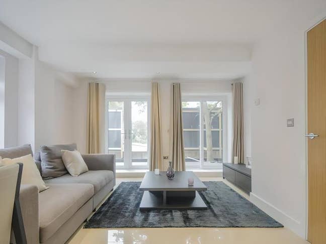 2 Bed 2 Bath Apartment in New Malden  Main Photo