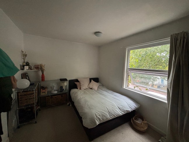 Cheap big room in dalston Main Photo
