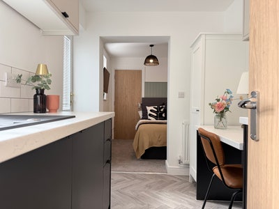 Brand new  studios & double en-suites Main Photo