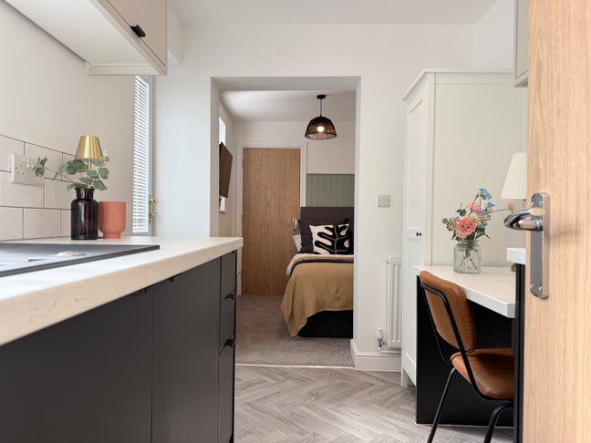Brand new  studios & double en-suites Main Photo