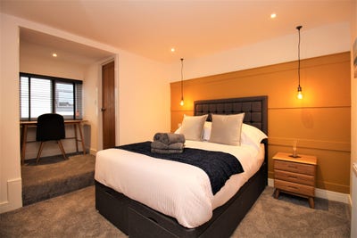 Ensuite Room Spacious Communal Area Main Photo