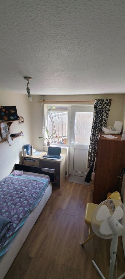 Bright Single Room with Direct Garden Access Main Photo