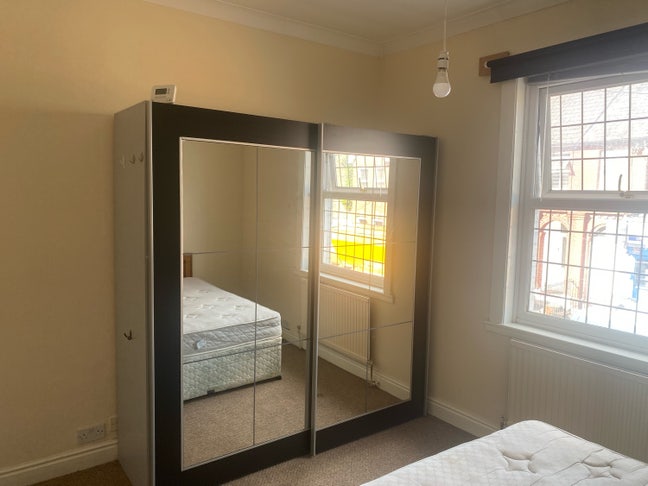 Double room in Southgate.  Main Photo