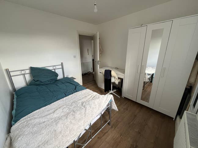 Room available in creative hackney household Main Photo