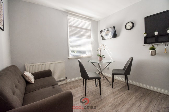📍 One-Bedroom Apartment – Inverness Terrace Main Photo