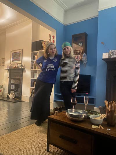 2 YP (26) women looking for 2 rooms! Main Photo