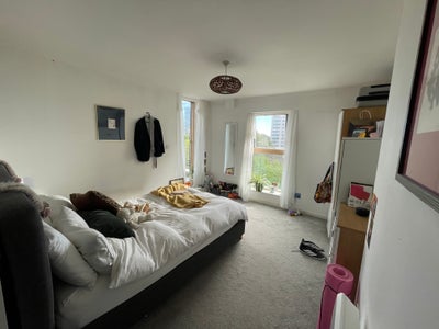 Large Double Room with En-suite & Balcony in M16 Main Photo