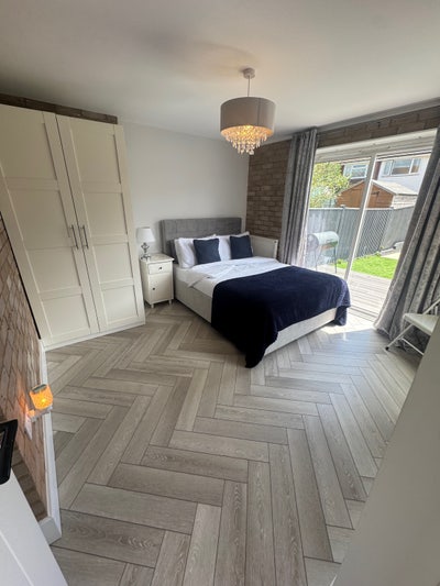 Large Double Room in Beautiful, Luxurious Home Main Photo