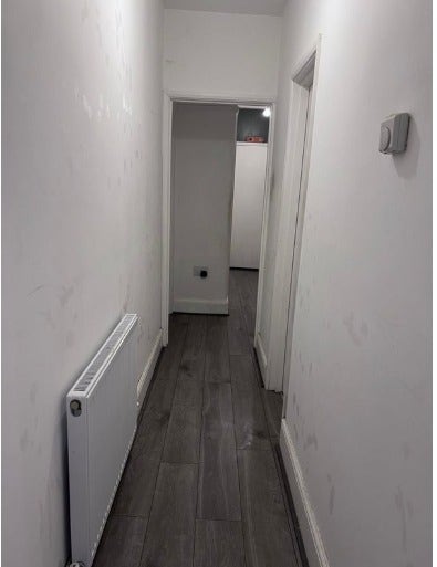 Single bed in share double room Main Photo