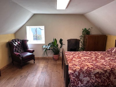 Fully Furnished Double Room + Office Space Main Photo