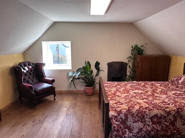 Fully Furnished Double Room + Office Space Main Photo