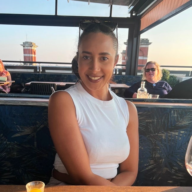 Professional woman seeking homely flat in NW Main Photo