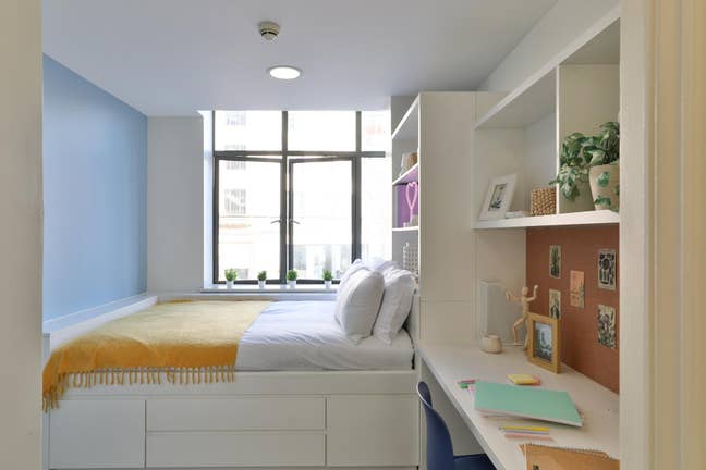 Gold En-Suite Stonebridge House Student Main Photo