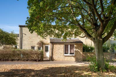 2 double rooms available immediately, park view  Main Photo