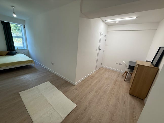  🏡  Furnished Room in Erith – DA8 1QL Main Photo