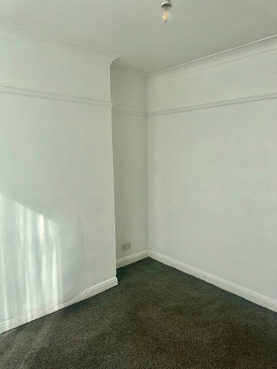 Unfurnished Double Room in Clean and Quiet House  Main Photo