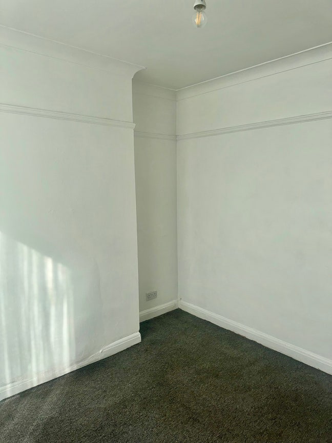 Unfurnished Double Room in Clean and Quiet House  Main Photo