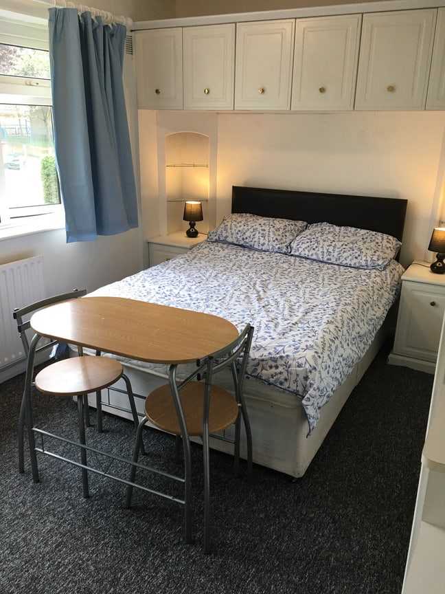 Two sunny rooms available in house with garden  Main Photo