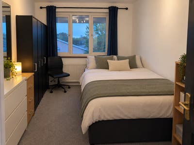 Furnished double room in Loughton  Main Photo