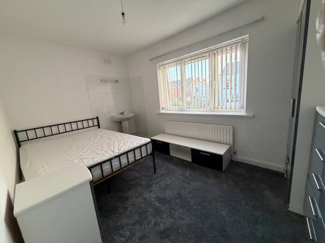 Very clean &pound;110 room to let Wigan. WN5. Main Photo