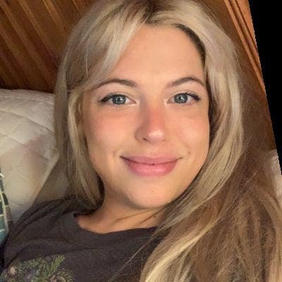 Professional Female seeks a single or double room Main Photo