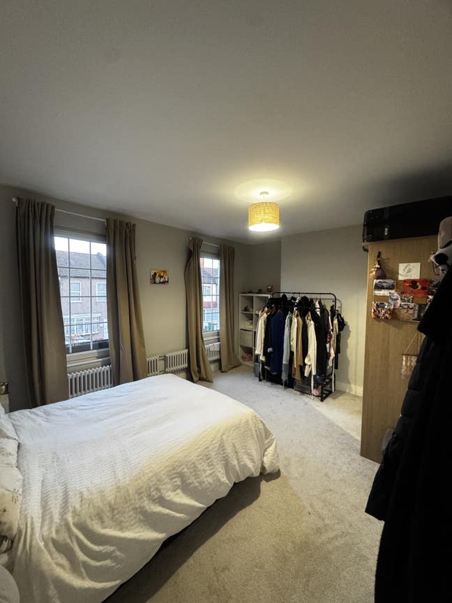 🌿 Furnished Double Room Available in E13 Main Photo