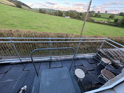 Ensuite Room, Balcony & Mini-Kitchenette Main Photo