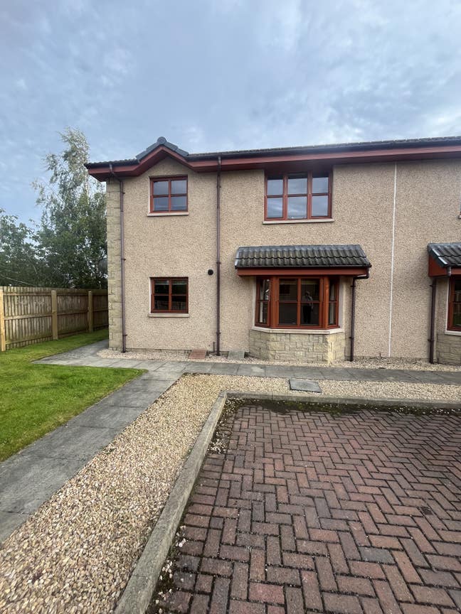 Flatmate needed for a 2 Bedroom flat Main Photo
