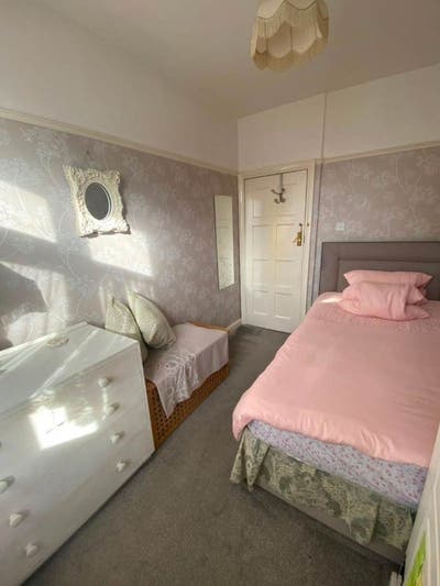 💷 Double Rooms &pound;620–&pound;690 | Bills Inc (RM6) Main Photo
