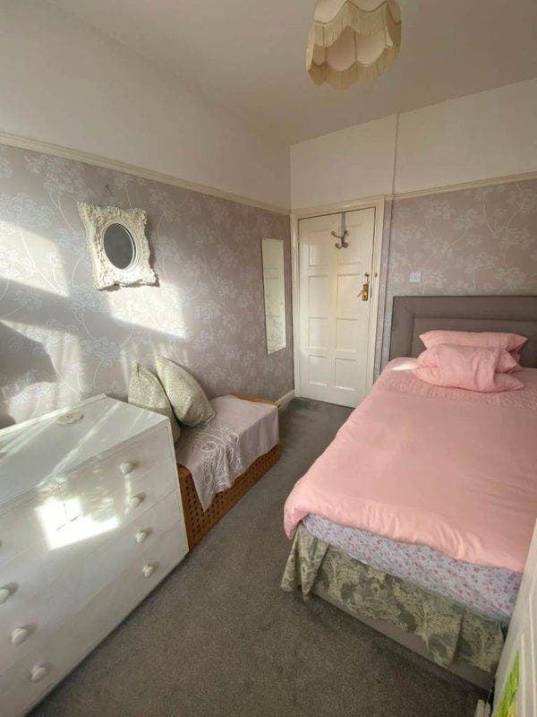 💷 Double Rooms &pound;620–&pound;690 | Bills Inc (RM6) Main Photo