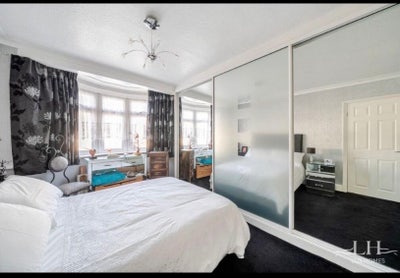 Double room for rent near Romford station Main Photo