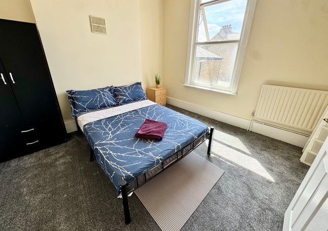 ✅ Newly Refurbished Clean House Main Photo