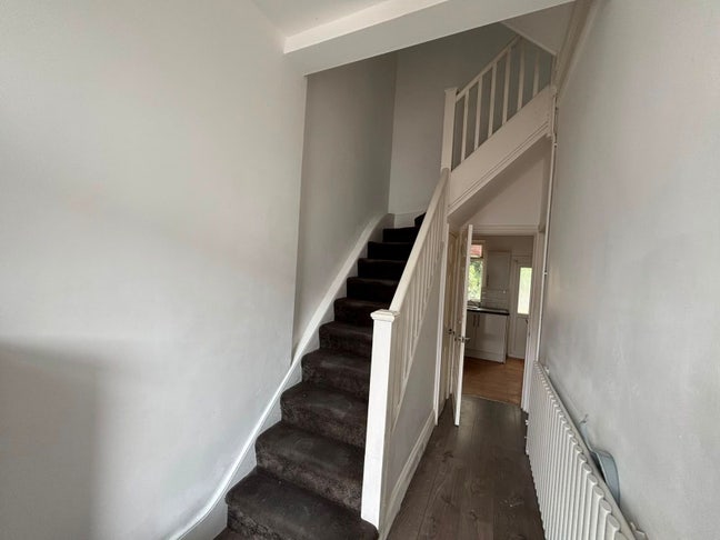 Newly Furnished - 1 Bed Space Available in IG3 Main Photo