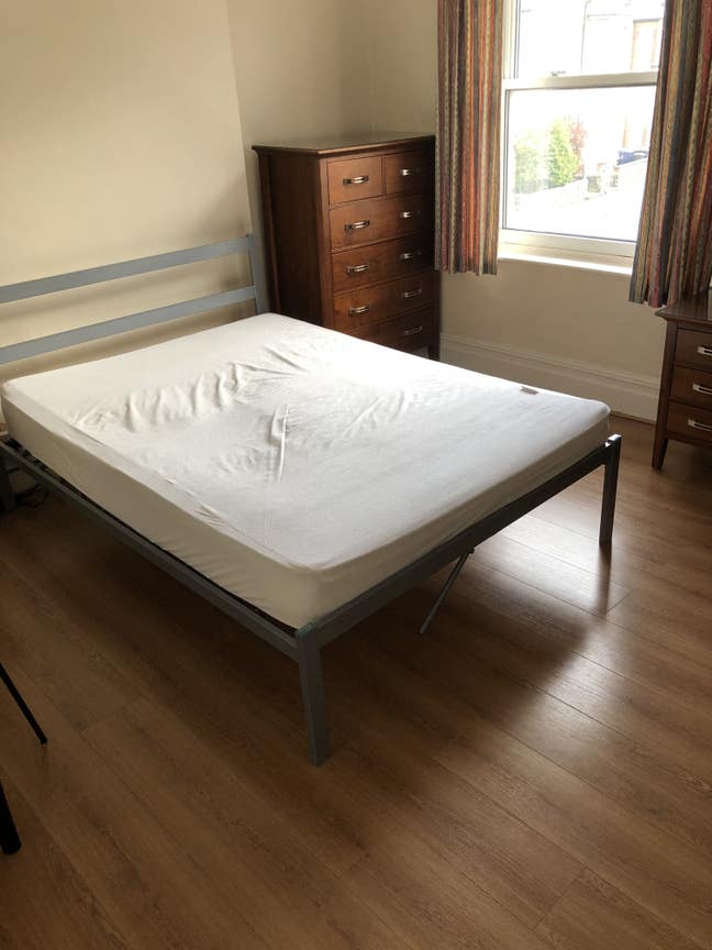 Fully furnished room in a great location Main Photo