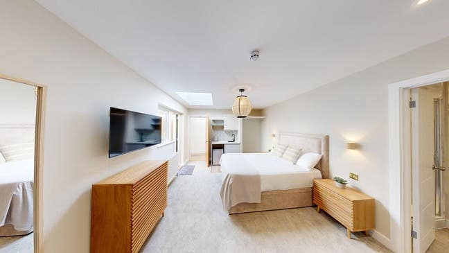 Couples Studio Style Room Gosport High St Main Photo