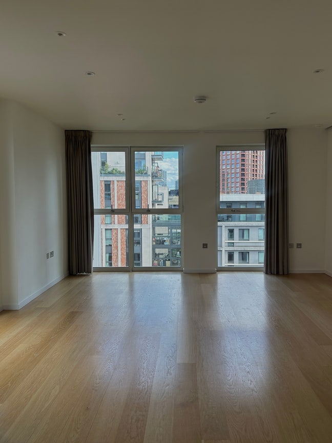 Looking for 1 flatmate to join 3 bed flat contract Main Photo