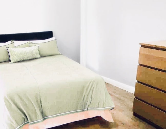 4 room up to 5 people min to  Mile End tube Main Photo