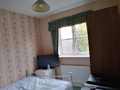 One Bright Double Rooms Available in a house  Main Photo