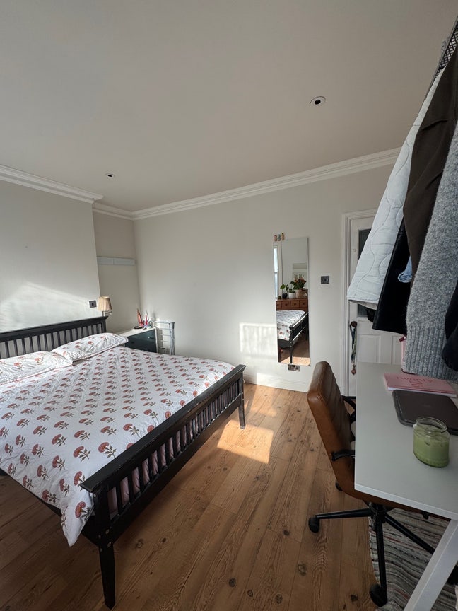Room available in house share! 🌸🏡 Main Photo