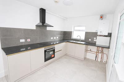 4 Bed Terraced House, East Ham, E6 Main Photo