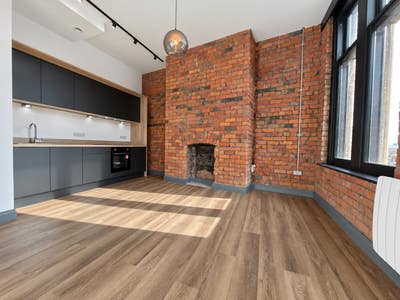 &pound;200 Move-In Voucher | Furnished 1-Bed | Leigh Main Photo