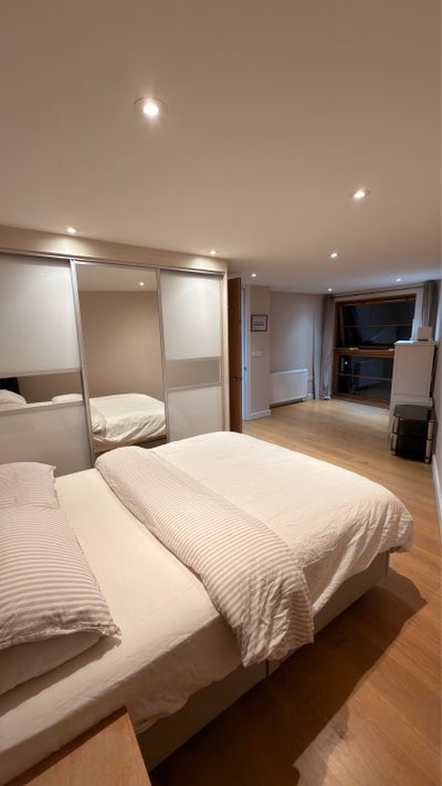 Large double room with own bathroom, Angel  Main Photo