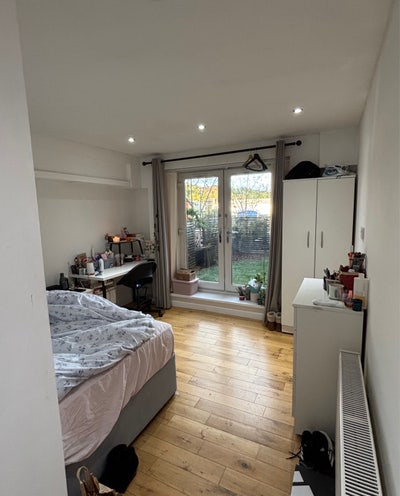 Furnished Double Room with Patio - West End. Main Photo