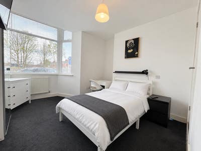 En-Suite Room | 5 Mins to Station | Bills Included Main Photo