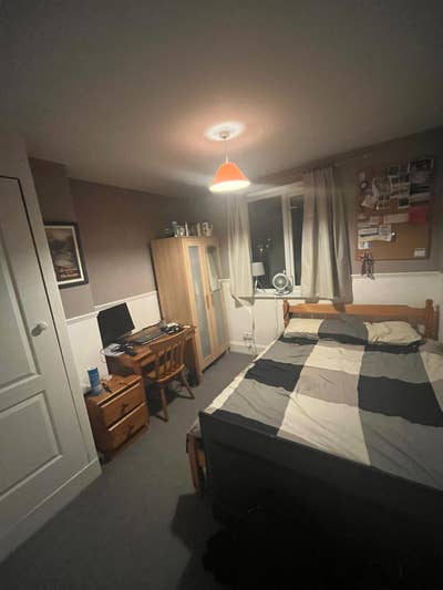 Spacious double room for non-smoking professional Main Photo