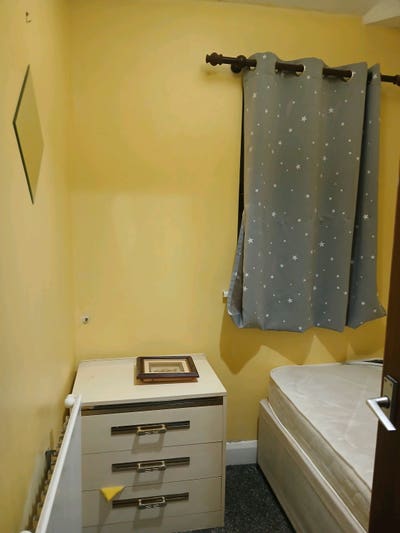 Single room is available for Single girl Main Photo