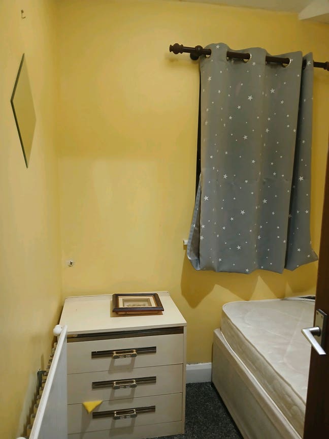 Single room is available for Single girl Main Photo