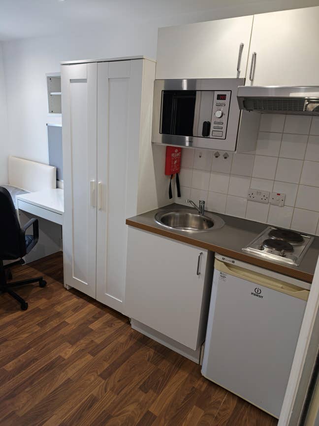 Studio Room Available in Zone 1 - Bills inc Main Photo