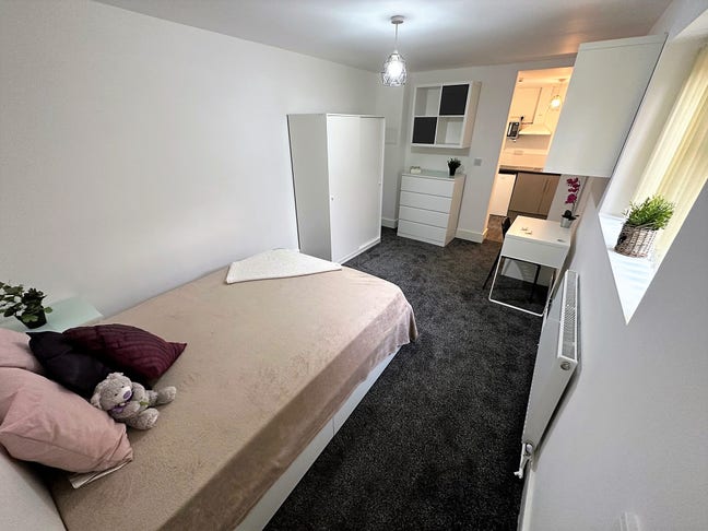 Large Modern Self Contained Studio Main Photo